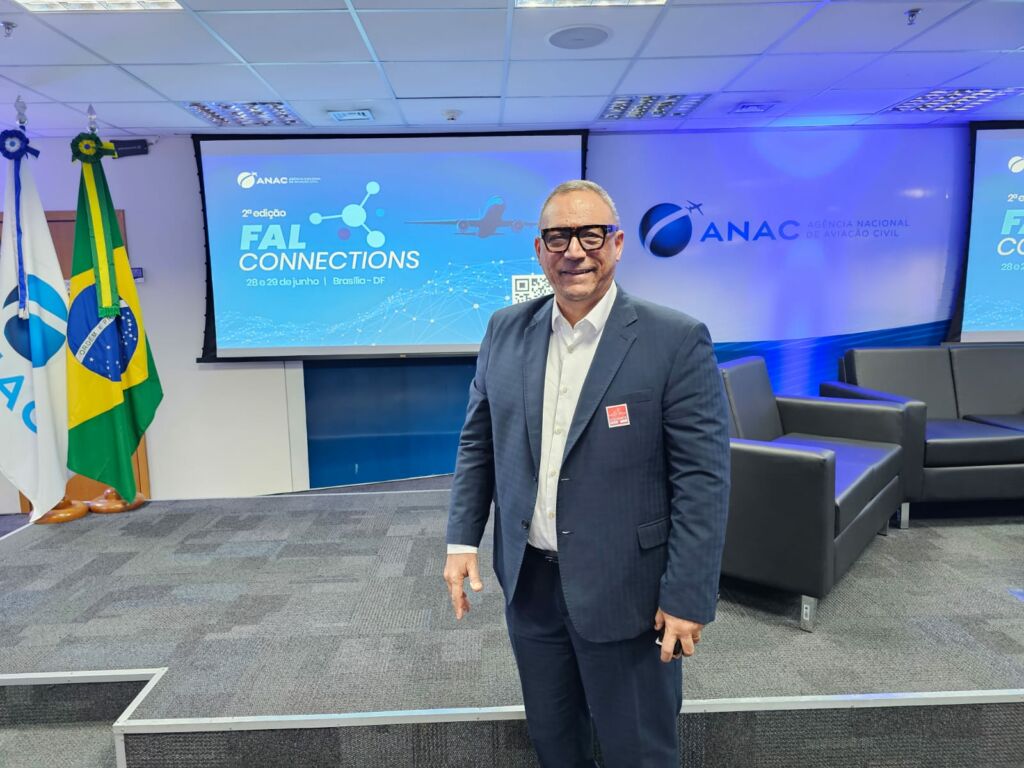 foto do comandante Rayol no evento II FAL CONNECTIONS 2023 Inovação e Facilitação