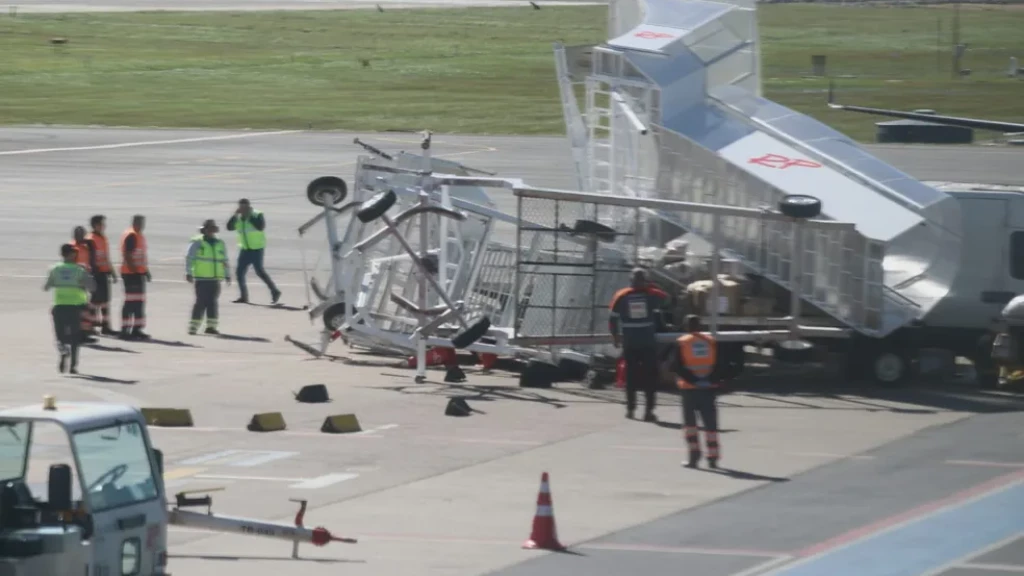 Ventos Fortes Causam Danos em Aeroporto de Navegantes