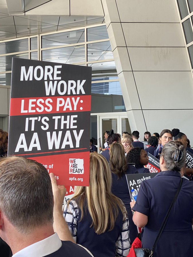 Possível Greve de Comissários de Bordo da American Airlines